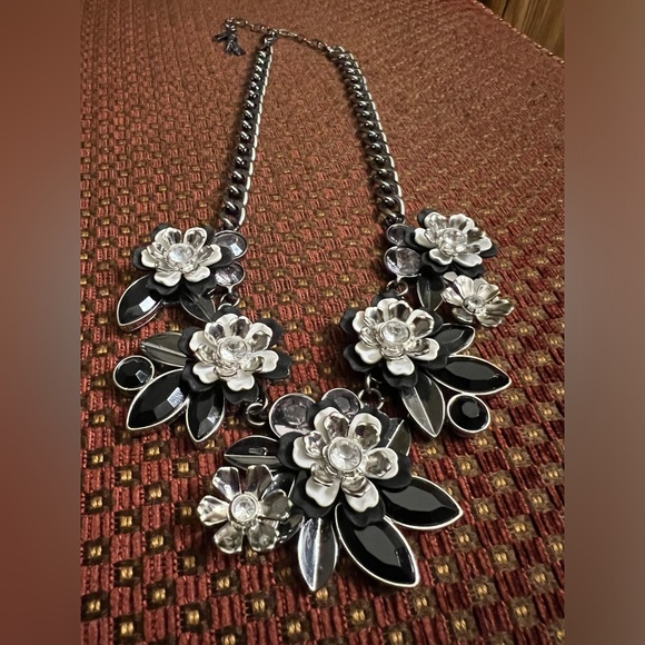 Jewelry - Floral Silver Statement Necklace